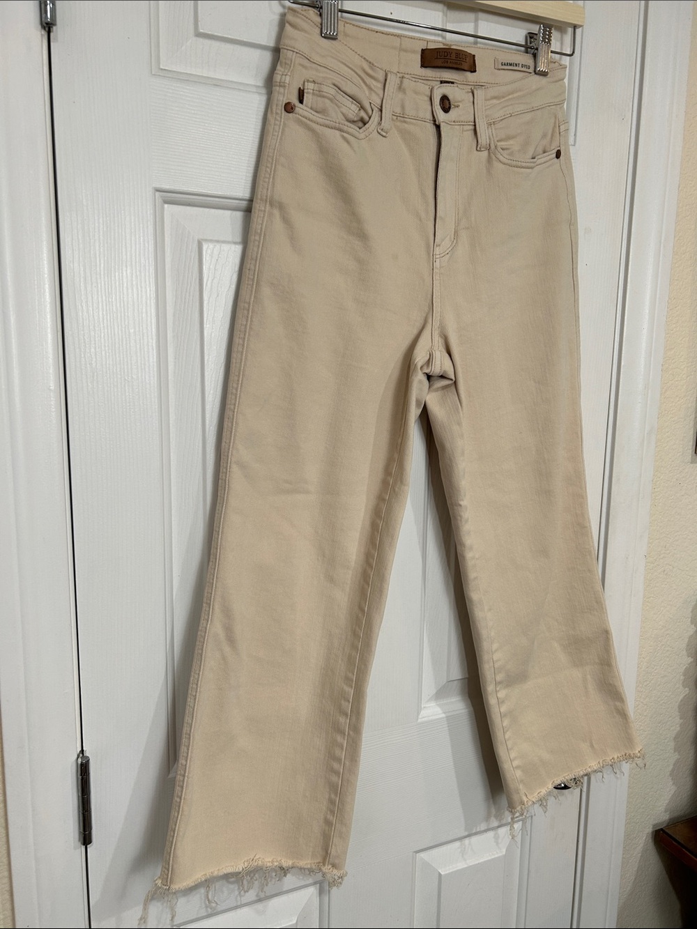 Judy Blue Garment Dyed Cream Beige Raw Hem Crop Jeans / Size 3 (26) - Picture 3 of 13